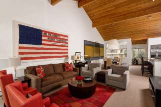 Country Club Townhome: Fabulous new listing