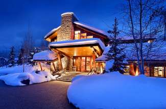 Luxury atop Faraway: Contemporary Modern Designed Home with great Ski Access